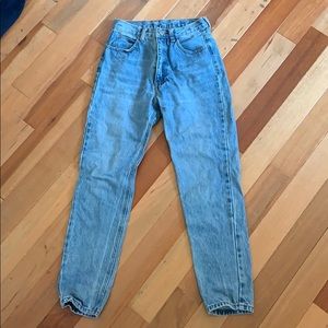Boyfriend fit Brandy Melville jeans